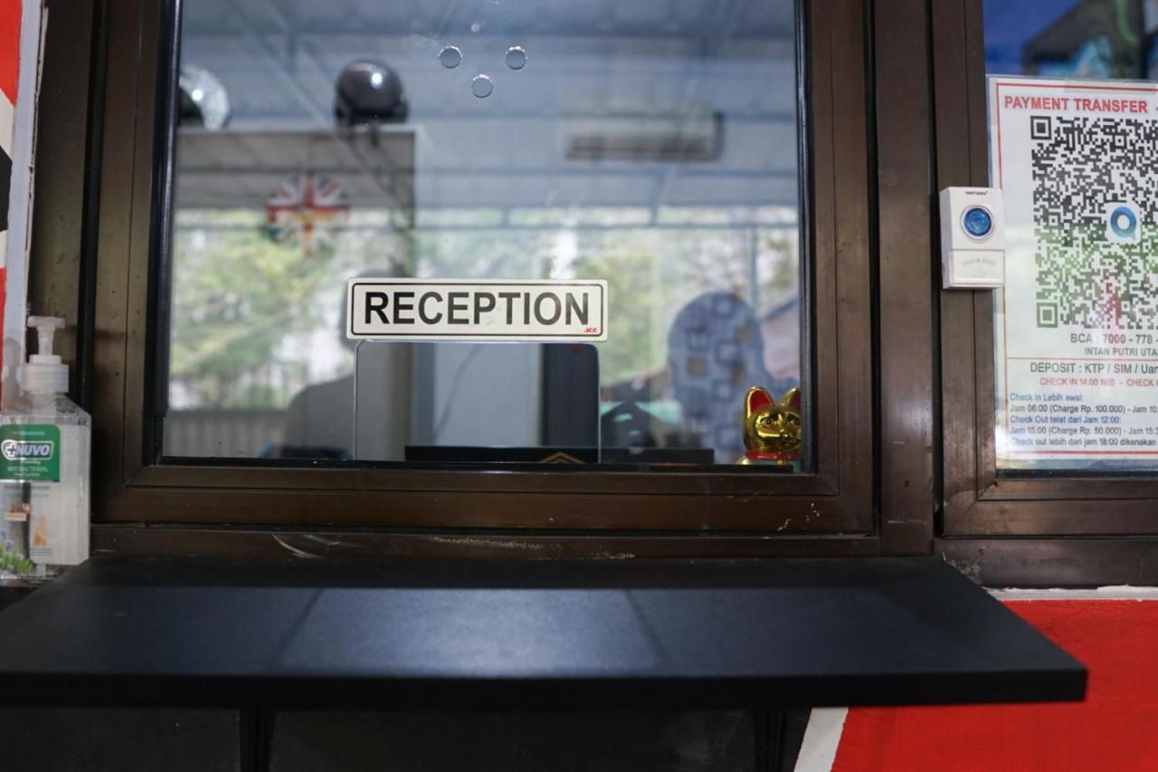 Cosmo Tanjung Duren Mitra Reddoorz Jakarta Exterior foto