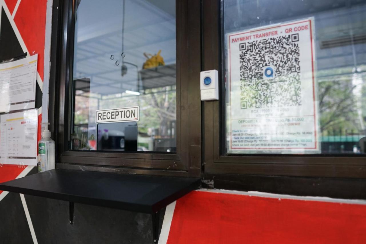 Cosmo Tanjung Duren Mitra Reddoorz Jakarta Exterior foto