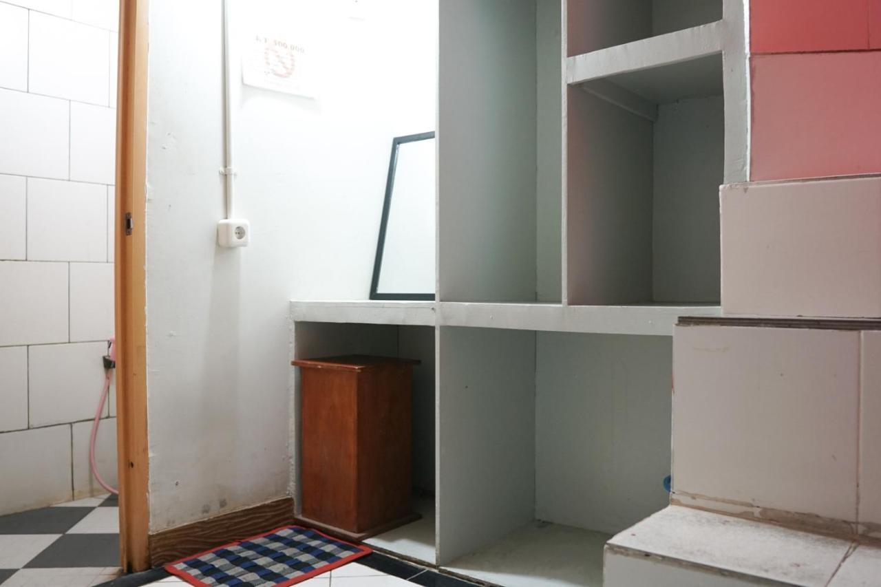Cosmo Tanjung Duren Mitra Reddoorz Jakarta Exterior foto