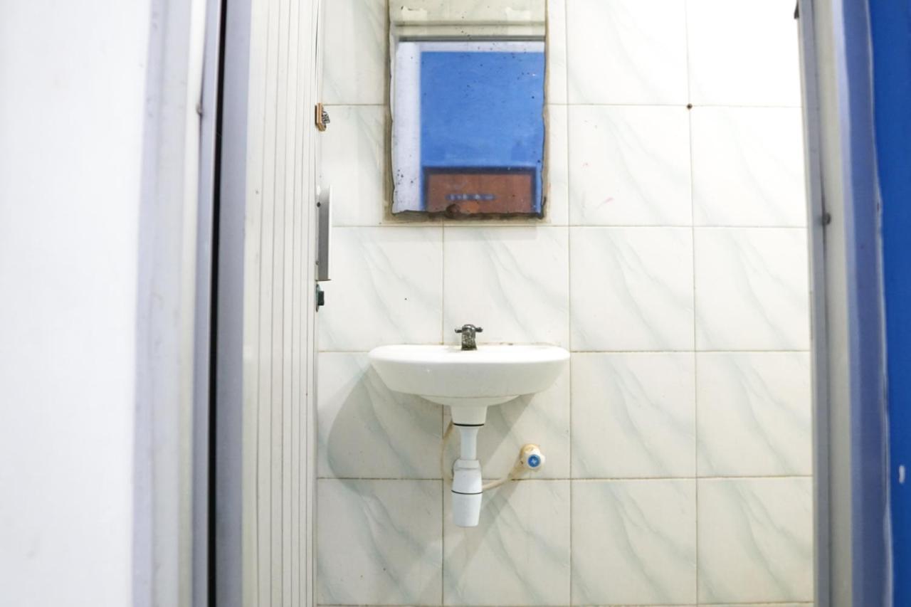 Cosmo Tanjung Duren Mitra Reddoorz Jakarta Exterior foto